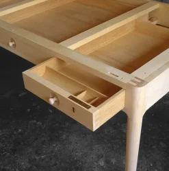 PP305 Skrivebord af Hans J. Wegner<PP Møbler