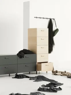 Relief Kommode, bred fra String<String Furniture