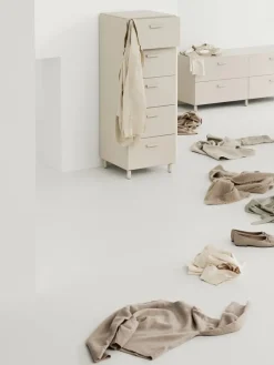 Relief Kommode, høj fra String<String Furniture Hot