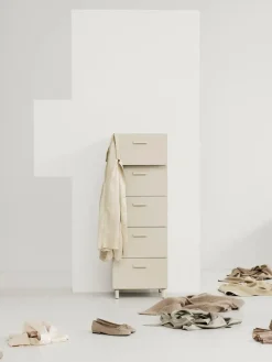 Relief Kommode, høj fra String<String Furniture Hot