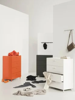 Relief Kommode, lav fra String<String Furniture Outlet