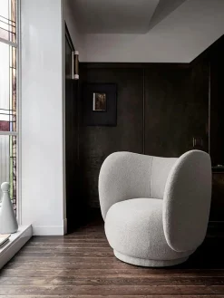 Rico Lounge Chair, bouclé i off-white fra<Ferm Living Outlet