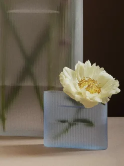 Ridge Vase, taupe frosted glass fra<Muuto Outlet