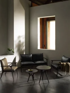 Rén Lounge sofa 2. pers sortmalet eg, sort læder fra<Stellar Works Hot