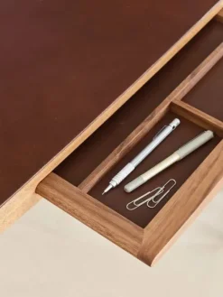 Ro skrivebord AK1310 fra<Naver Collection