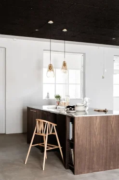 Saga Højstol, eg fra<Oaklings