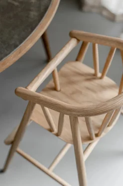 Saga Højstol, eg fra<Oaklings