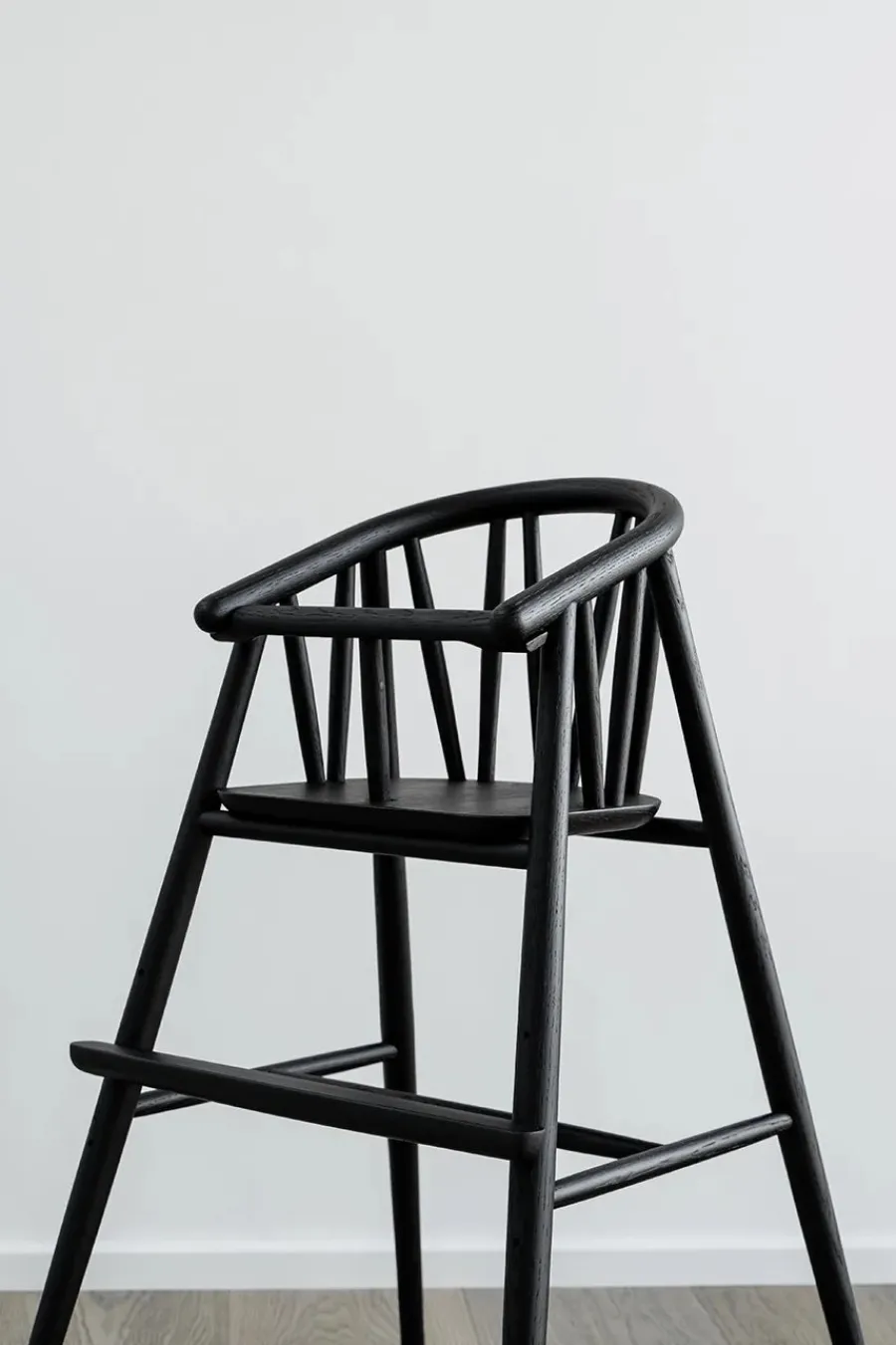 Saga Højstol, sortlakeret eg fra<Oaklings New