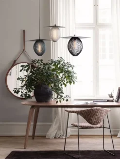 Satellite Pendel fra<GUBI Online