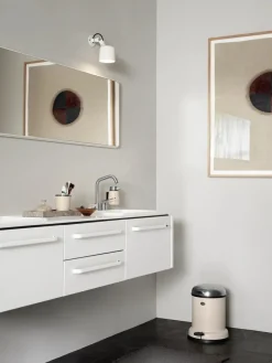 Sæbedispenser, væg, sort fra<Vipp New