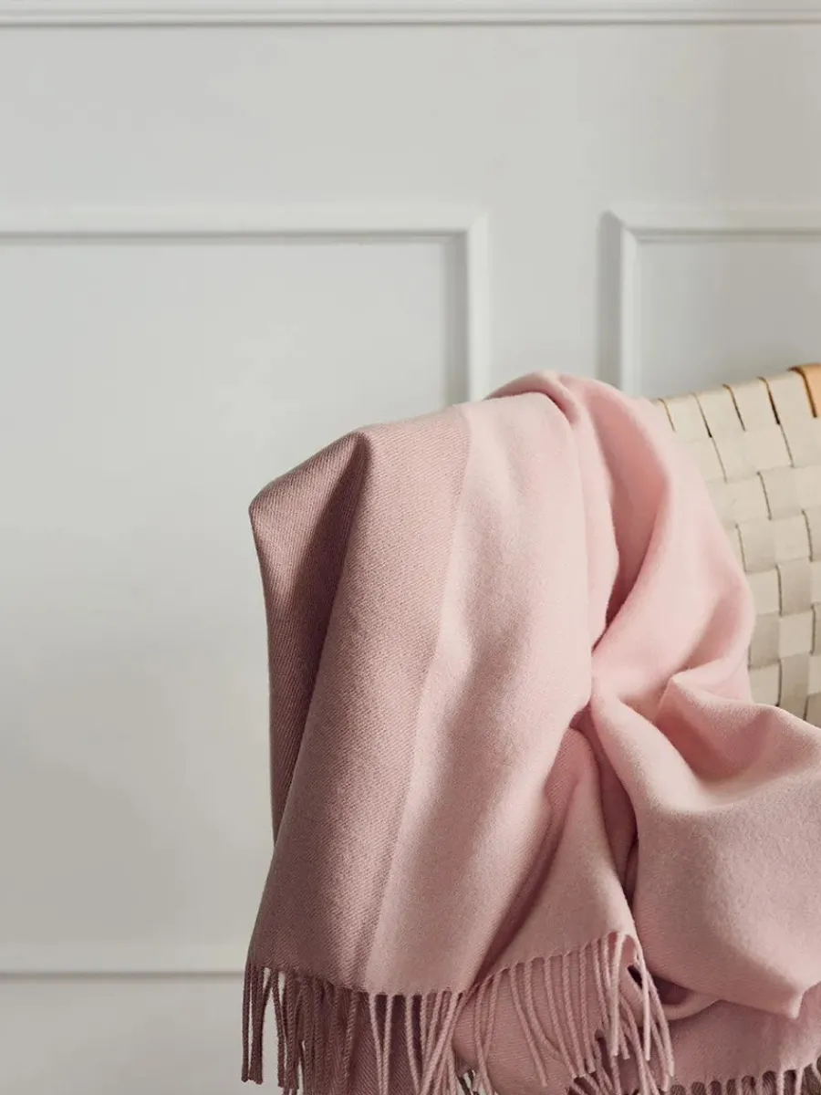 Secret Plaid, blush/rosa fra<Silkeborg Uldspinderi New