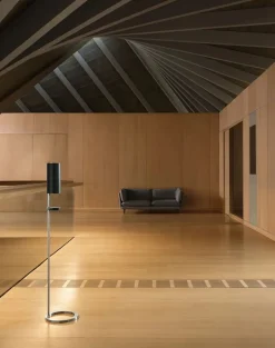 Sensorstyret håndsprit- og sæbedispenser, fritstående i sort fra<VOLA Best