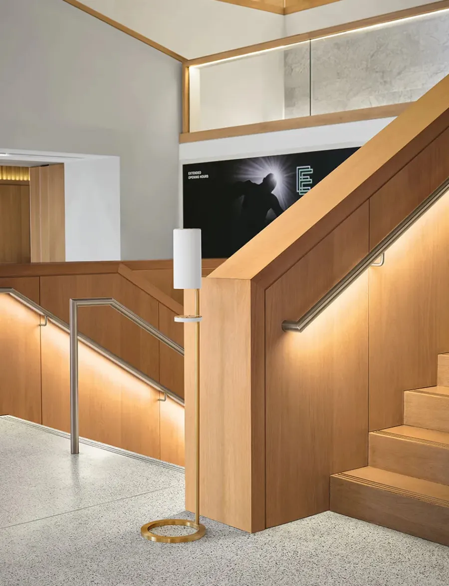 Sensorstyret håndsprit- og sæbedispenser, fritstående i hvid fra<VOLA