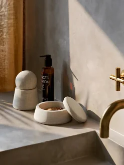 Serene Jar, low fra<Woud Hot