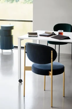 Serie 430 spisestol, messing af Verner Panton<Verpan