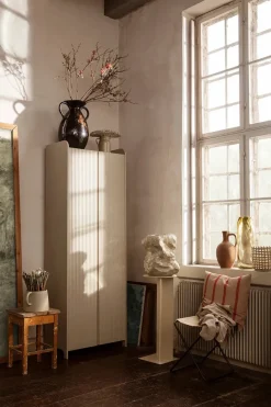 Sill Cupboard Tall fra<Ferm Living Outlet