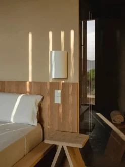 Singular Væglampe fra Santa and Cole<Santa & Cole