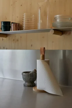 Skagerak Norr køkkenrulleholder fra<Fritz Hansen Online