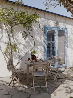 Skagerak Selandia Sæt, 2 stole og Ø 94 bord fra<Fritz Hansen Online