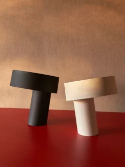 Slant bordlampe fra<HAY Discount