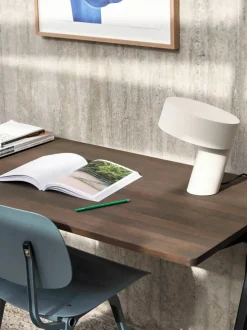 Slant bordlampe fra<HAY Discount