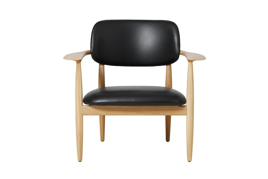 Slow lounge chair med armlæn fra i egetræ og sort læder<Stellar Works New