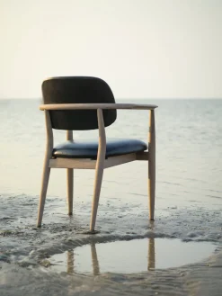 Slow spisebordsstol, eg sort læder fra<Stellar Works Sale