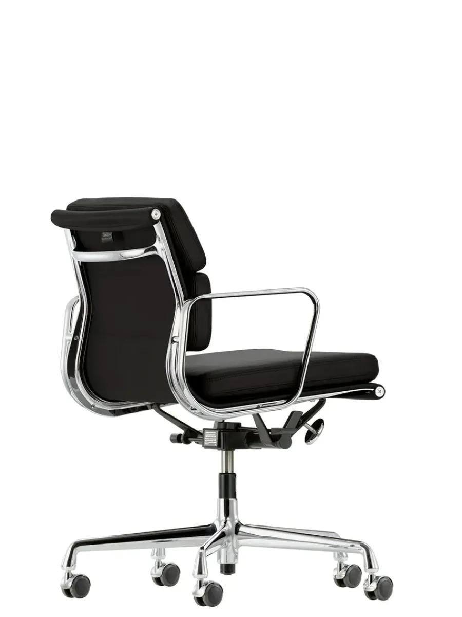 Soft Pad Chair EA 217 Kontorstol, cognac læder/krom stel fra<Vitra Outlet
