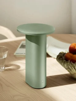 Solae Portable lampe af Cecilie Manz<Fritz Hansen Clearance