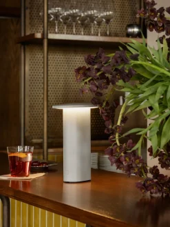 Solae Portable lampe af Cecilie Manz<Fritz Hansen Clearance