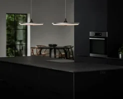 Soleil pendel medium, røget eg, plast skærm fra<Le Klint New