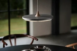 Soleil pendel small, røget eg, plast skærm fra<Le Klint Best