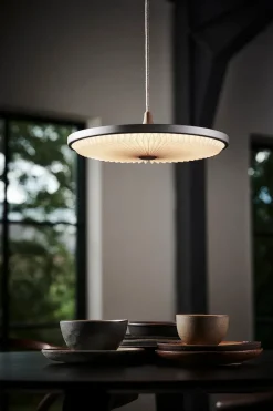 Soleil pendel small, røget eg, plast skærm fra<Le Klint Best