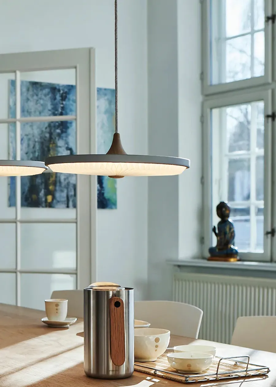 Soleil pendel small, røget eg, plast skærm fra<Le Klint Best