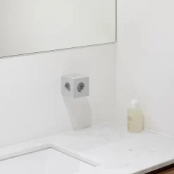 Square 2 Stikdåse med USB, beige fra<Avolt Hot