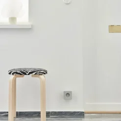 Square 2 Stikdåse med USB, beige fra<Avolt Hot