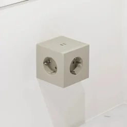 Square 2 Stikdåse med USB, beige fra<Avolt Hot