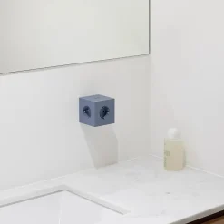 Square 2 Stikdåse med USB, sort fra<Avolt Hot