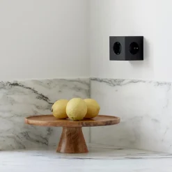 Square 2 Stikdåse med USB, sort fra<Avolt Hot