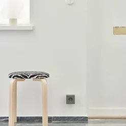 Square 2 Stikdåse med USB, sort fra<Avolt Hot