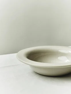 S.R. Large Shallow Bowl fra<Louise Roe Hot