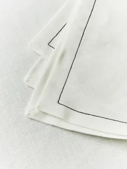 S.R. Table Cloth 01 fra<Louise Roe Best