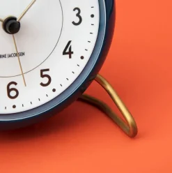 Station Bordur, petroleum af Arne Jacobsen<Arne Jacobsen Clocks Best