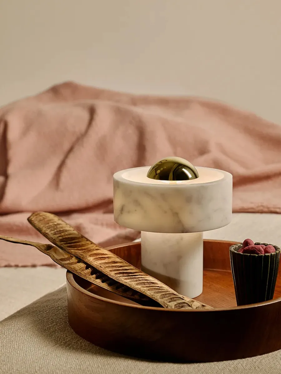 Stone Portable Bordlampe fra<Tom Dixon New