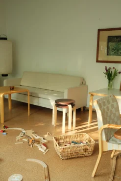 Stool 60, walnut stained fra<Artek Outlet