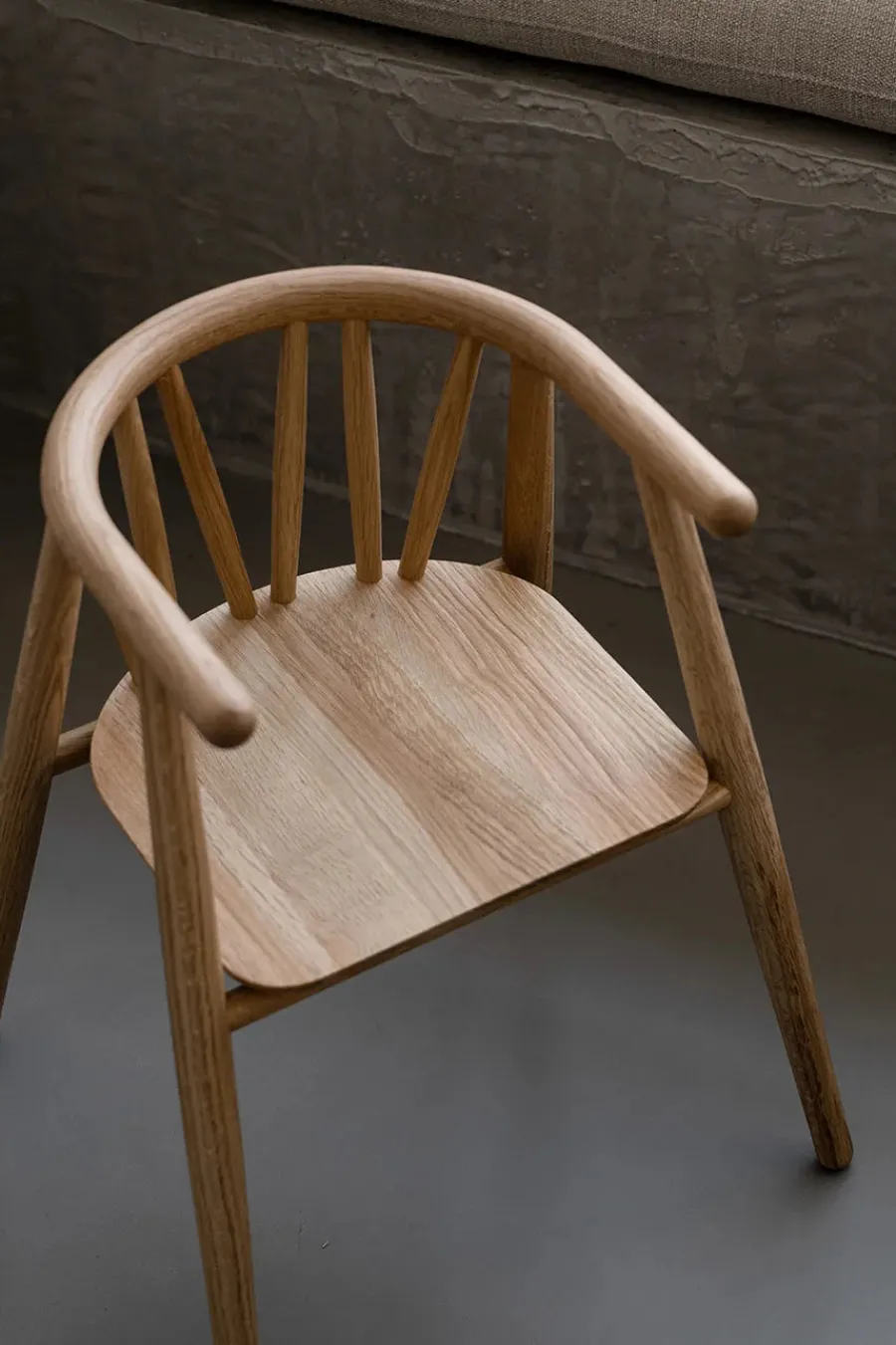 Storm Børnestol, røget eg fra<Oaklings Clearance