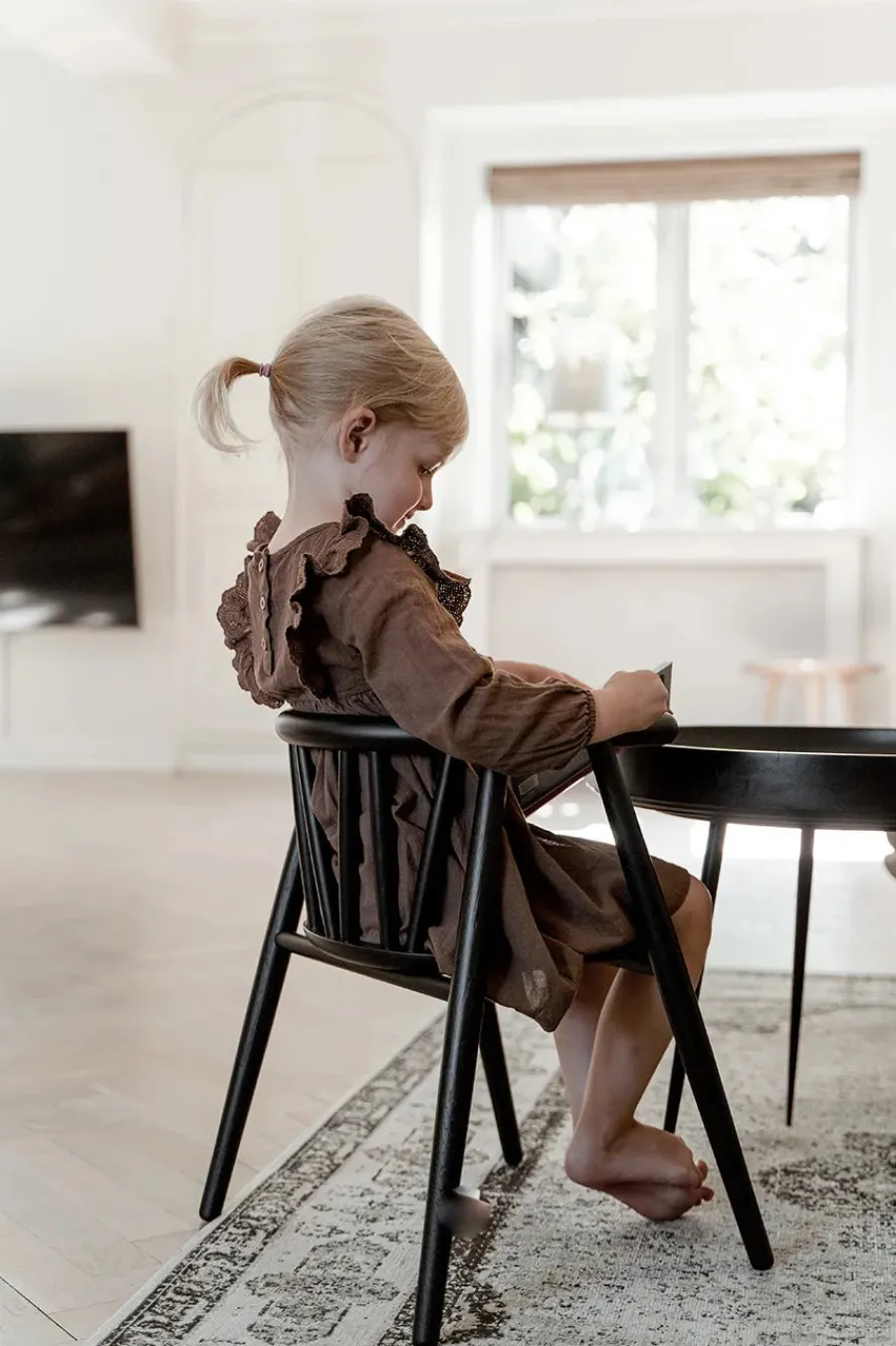 Storm Børnestol, røget eg fra<Oaklings Clearance