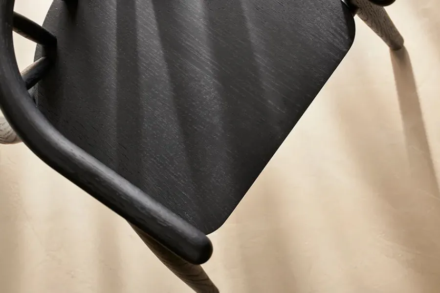 Storm Børnestol, sortlakeret eg fra<Oaklings Outlet