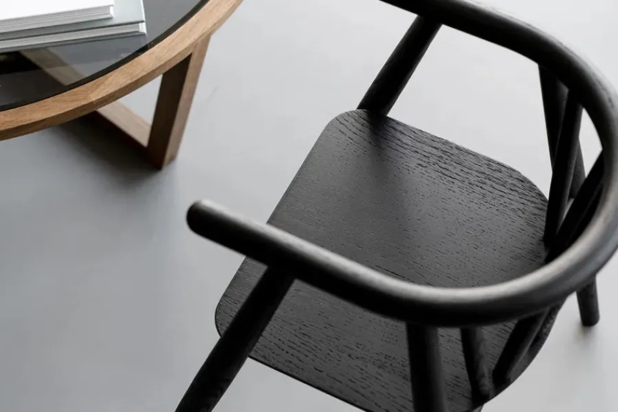 Storm Børnestol, sortlakeret eg fra<Oaklings Outlet