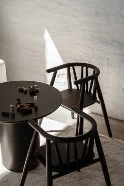 Storm Børnestol, sortlakeret eg fra<Oaklings Outlet